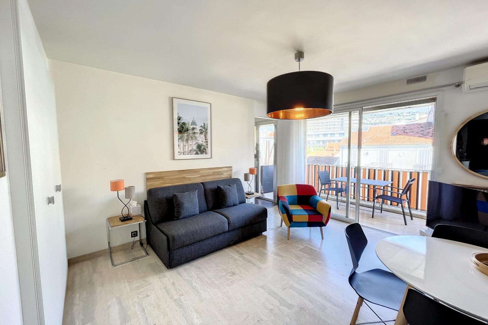 Bright And Vast Terrace Easy Parking Heart Of Town 1 Mn Appartement *