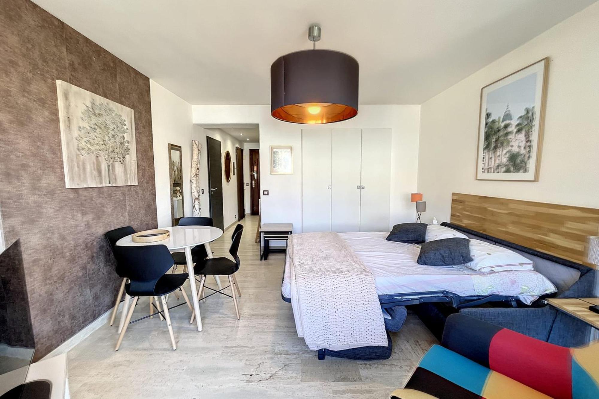 Bright And Vast Terrace Easy Parking Heart Of Town 1 Mn *
